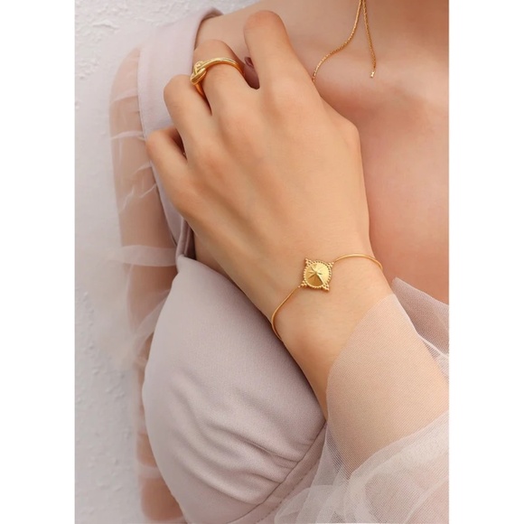 Dainty 8 Point Star Bracelet, Dainty Bracelet, Simple Bracelet Gold Plated - Picture 1 of 4